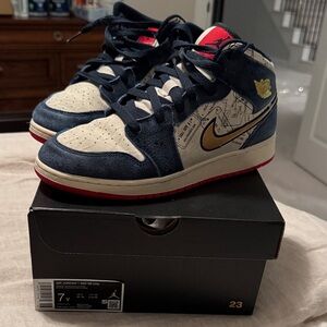 Air Jordan 1 Mid SE (GS) Navy and White